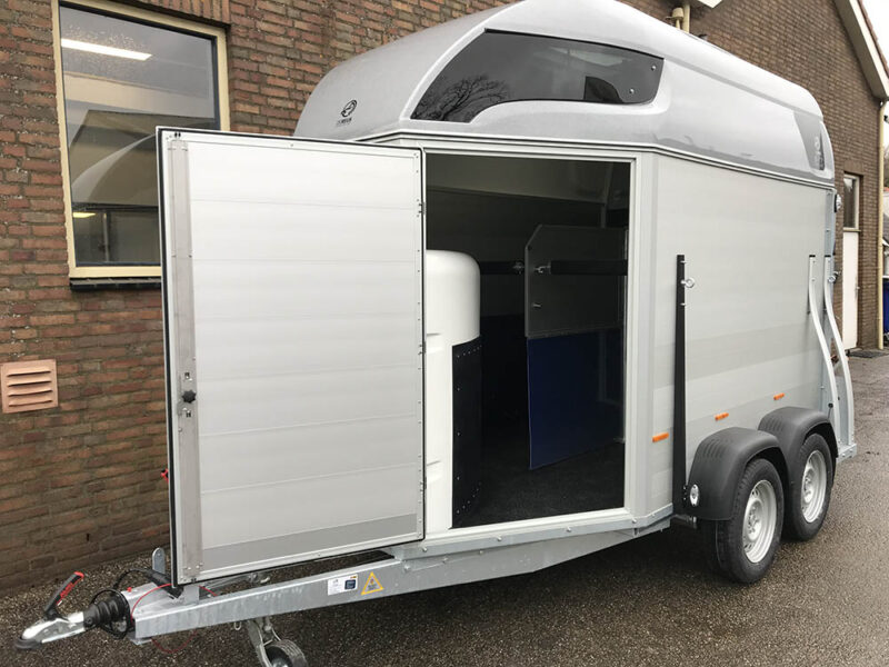 Sirius paardentrailer S77 zilveren kap