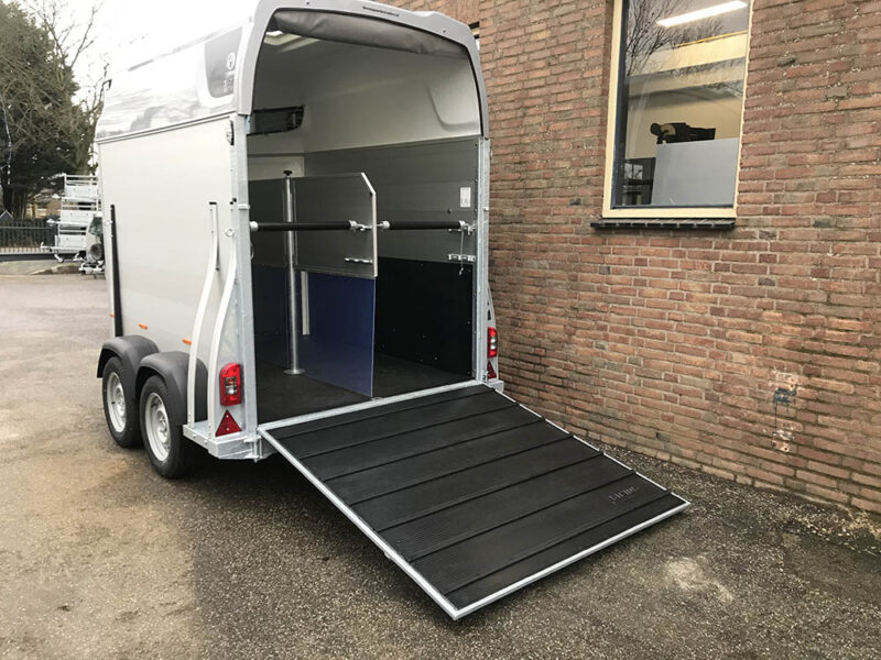 Sirius paardentrailer S77 zilveren kap